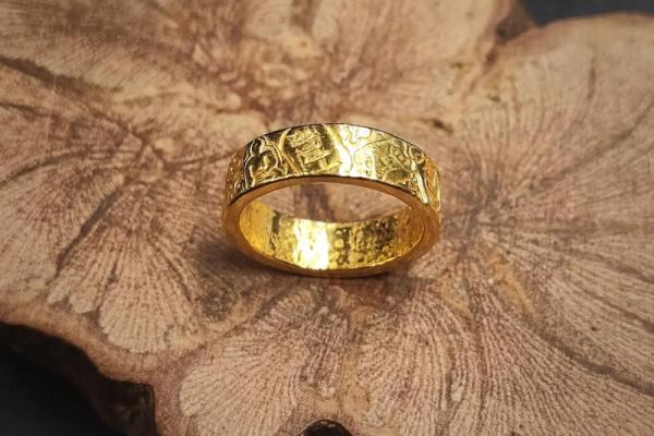 纸醉金迷打一生肖(纸醉金迷指的是什么生肖)