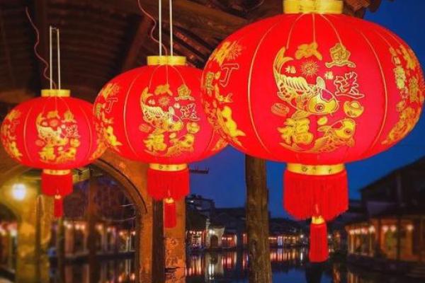 在大门前挂灯笼有什么风水讲究 在大门前挂灯笼有什么风水讲究