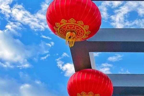 在大门前挂灯笼有什么风水讲究 在大门前挂灯笼有什么风水讲究