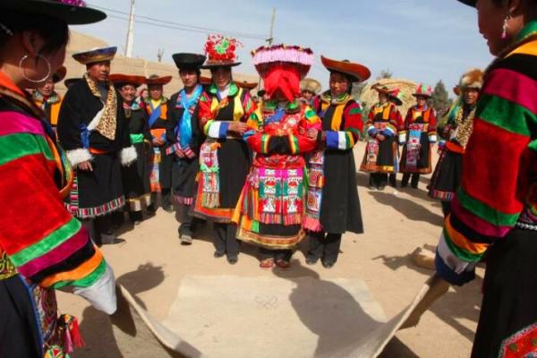 土族的传统节日和风俗习惯有哪些