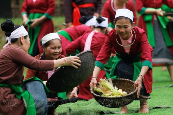 土族的传统节日和风俗习惯有哪些