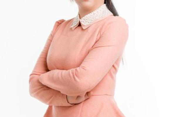 张欣姓名缘分配对 张欣欣名字？