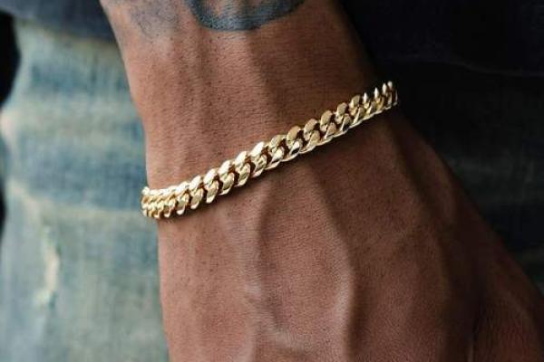 哪个星座适合穿黄金手链男