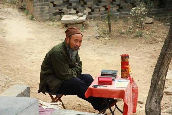 大街上的算命老师叫什么 大街上的算命老师叫什么