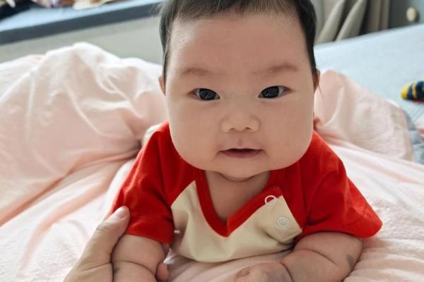 看脸上胎记如何算命