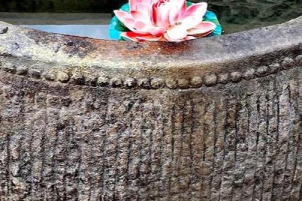 风水农村房子里床头是水缸