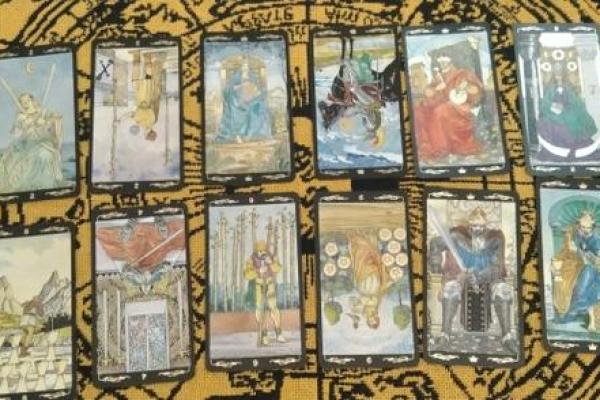 妻子沉迷于“算命占卜”家庭最后又收获了什么? 妻子沉迷于“算命占卜”家庭最后又收获了什么?