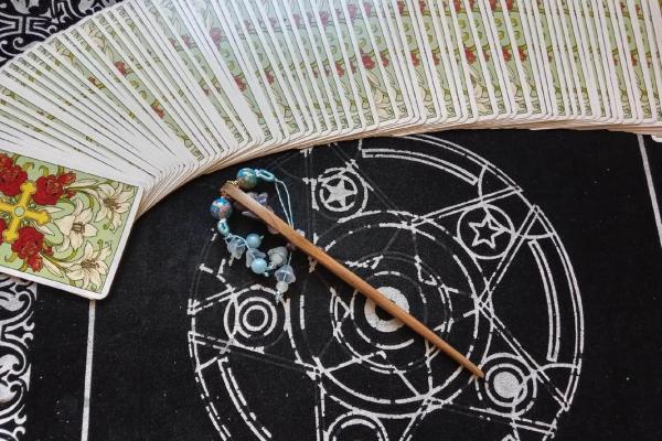 塔罗测试:年初,你会遭遇桃花劫吗? 塔罗测试:年初,你会遭遇桃花劫吗?