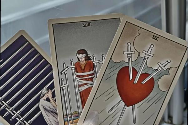 塔罗测试你对TA是来电还是爱？