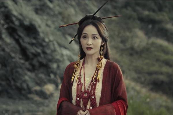 姚笛八字面相详解，命理特点揭秘