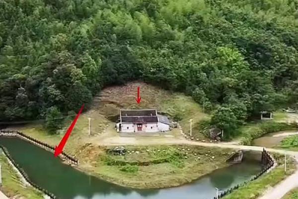 前有明堂，后有靠山！这样的风水宝地千金不换！