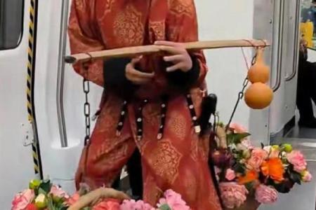 大师摸骨算命搞笑视频