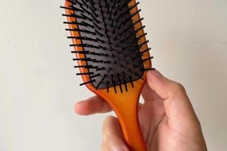 风水学女人早上梳头梳子断了好不好